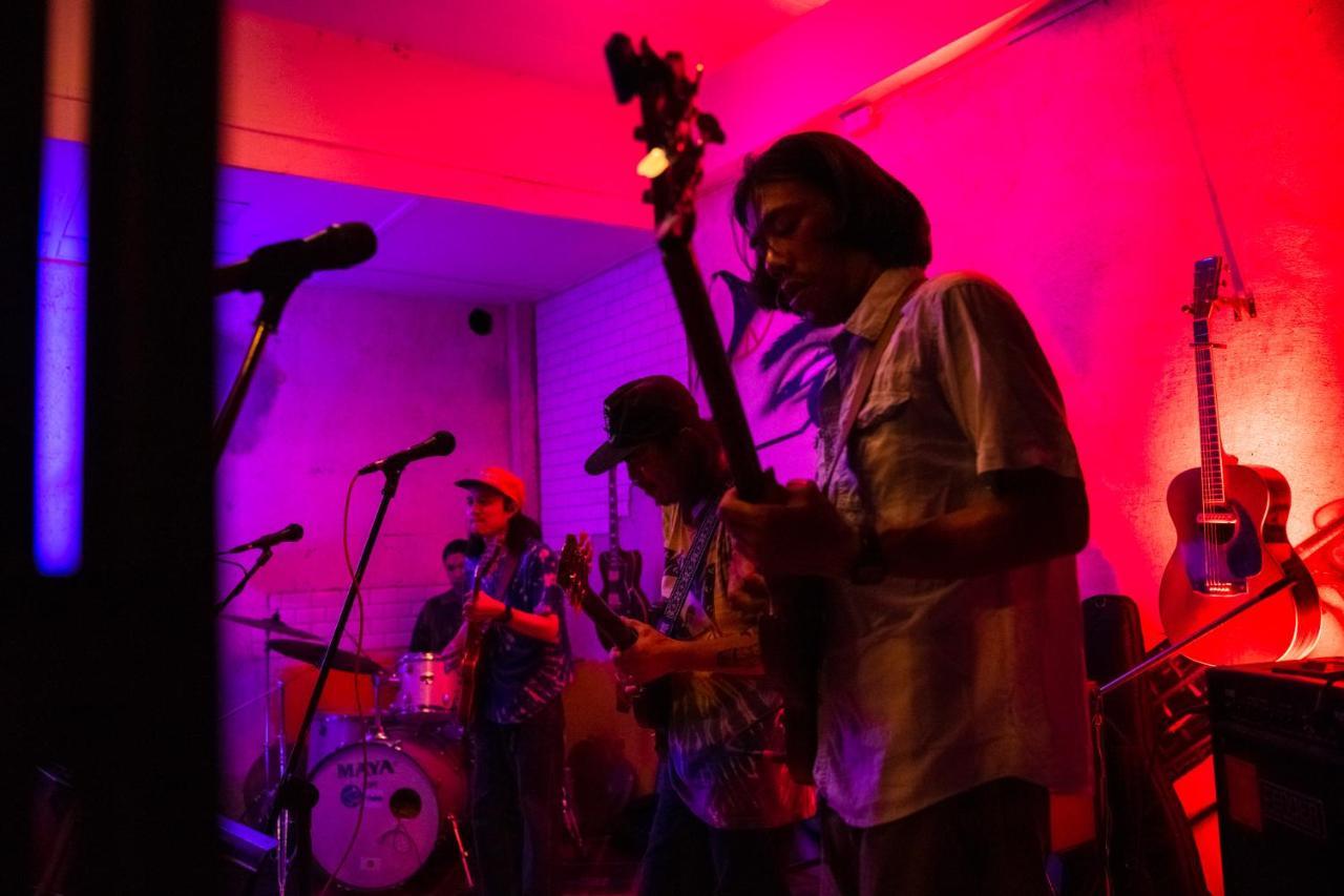 And Music Bar Bros Hostel